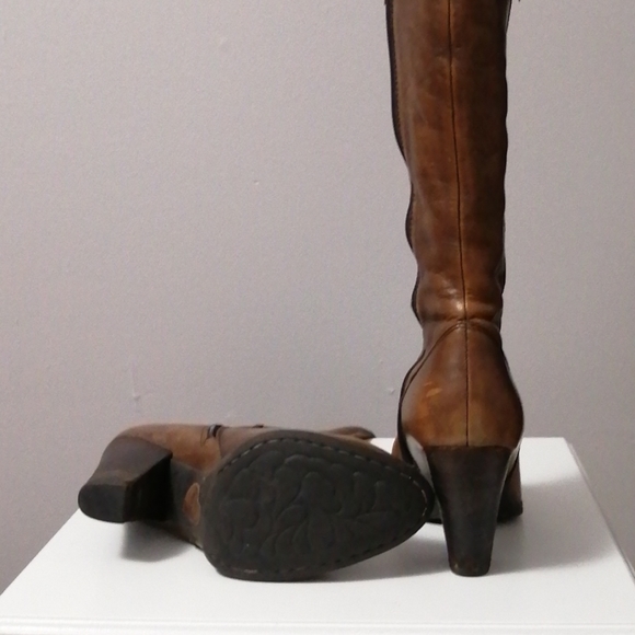 Women's Knee-High Brown Leather Boots 2" heel - Picture 4 of 8